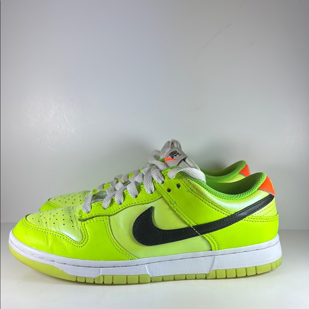 Nike Dunk Low Splash Volt Women’s Size 7.5 Lime Green  Black Sneakers